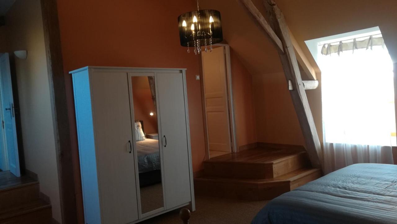 Gite Et Chambres D'Hotes Le Chene Billault Pouant Exterior photo