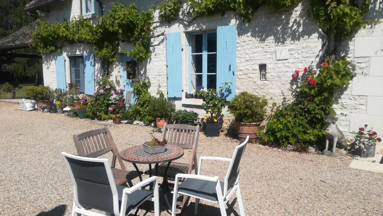 Gite Et Chambres D'Hotes Le Chene Billault Pouant Exterior photo