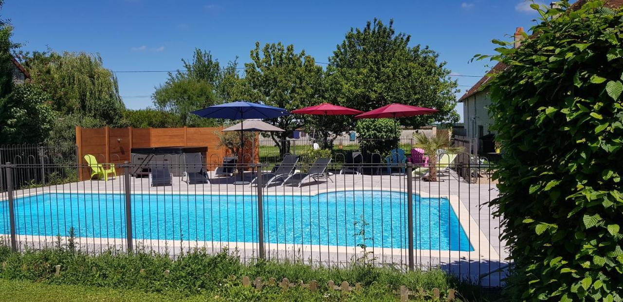 Gite Et Chambres D'Hotes Le Chene Billault Pouant Exterior photo